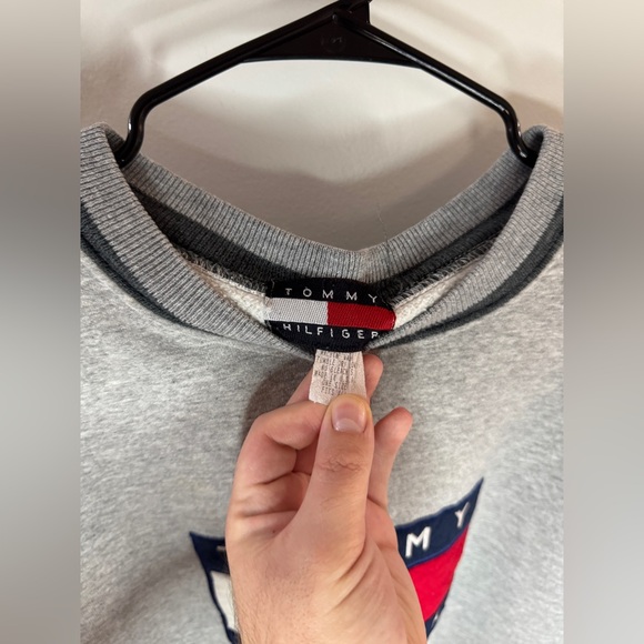 Pre-Owned XL Tommy Hilfiger Light Heather Grey Logo Patch Vintage Crewneck - Picture 7 of 7